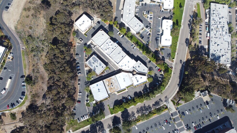 11407 W Bernardo Ct, San Diego, CA à louer - Photo du bâtiment - Image 2 de 5