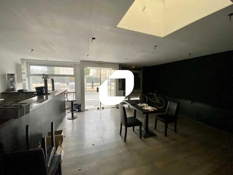 Commerce de détail dans Bordeaux à louer - Photo du bâtiment - Image 2 de 6