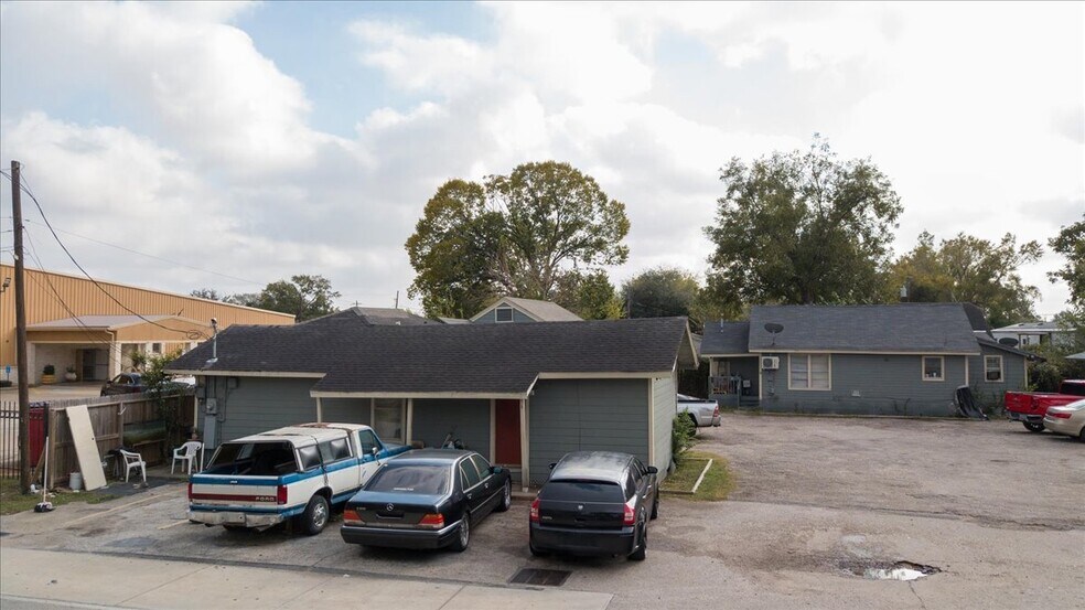 13928 Bandera St, Houston, TX à vendre - Photo du bâtiment - Image 3 de 44