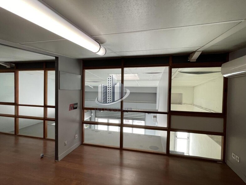 Retail in La Garde for lease - Interior Photo - Image 2 of 3