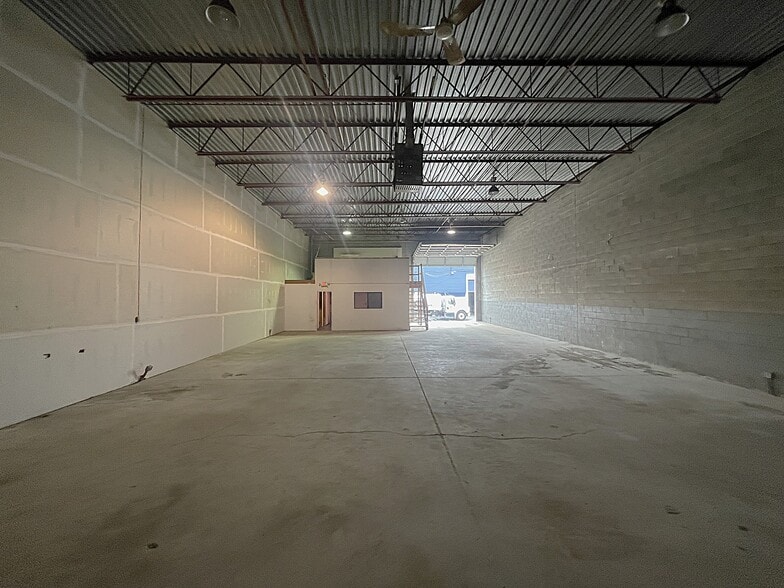 175 Schoolhouse St, Coquitlam, BC for lease - Building Photo - Image 2 of 6