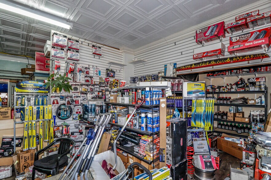 369 New Brunswick Ave, Fords, NJ à vendre - Photo du bâtiment - Image 3 de 50