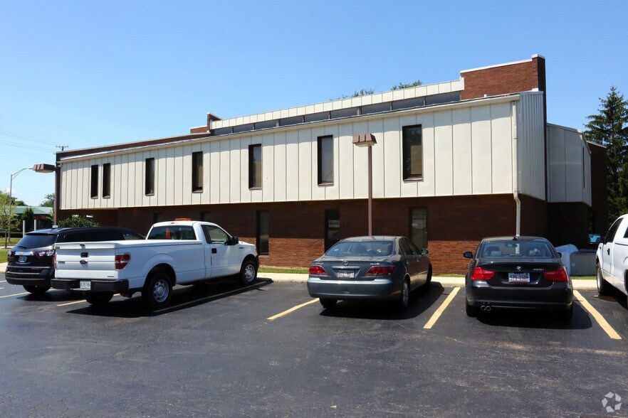 684 W Boughton Rd, Bolingbrook, IL à louer - Photo du bâtiment - Image 3 de 12