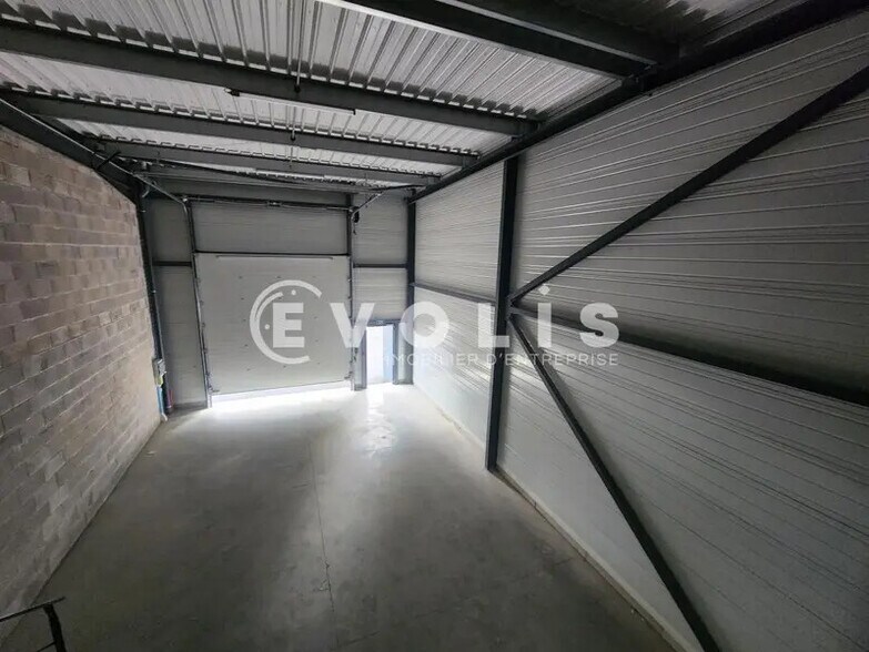 31 Rue Du Claret, Charvieu-Chavagneux for lease - Interior Photo - Image 3 of 14