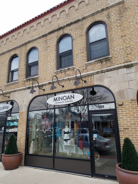 501-513 E Silver Spring Dr, Whitefish Bay, WI for sale - Primary Photo - Image 1 of 1