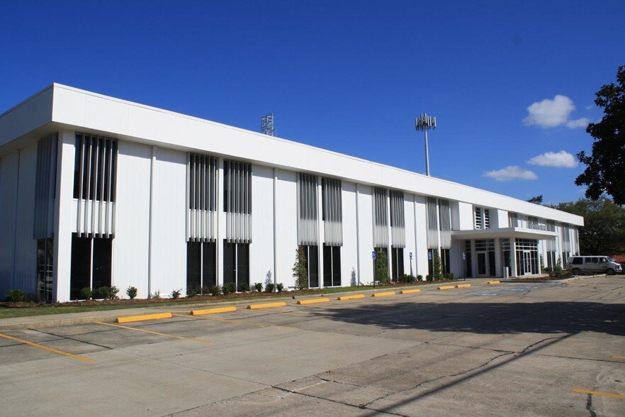 1819 W Pinhook Rd, Lafayette, LA à louer - Photo du bâtiment - Image 2 de 8