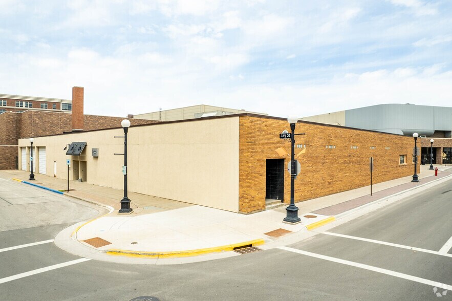300 2nd St S, La Crosse, WI à vendre - Photo du bâtiment - Image 2 de 18