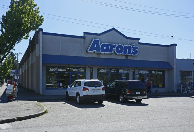 Plus de détails pour 10790 King George Blvd, Surrey, BC - Commerce de détail à louer