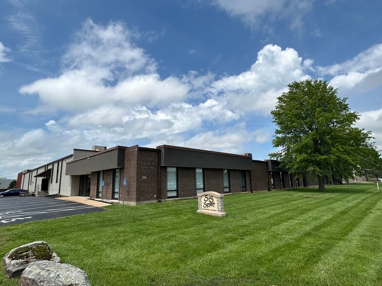 1717 Fenpark Dr, Fenton, MO for sale - Building Photo - Image 1 of 8