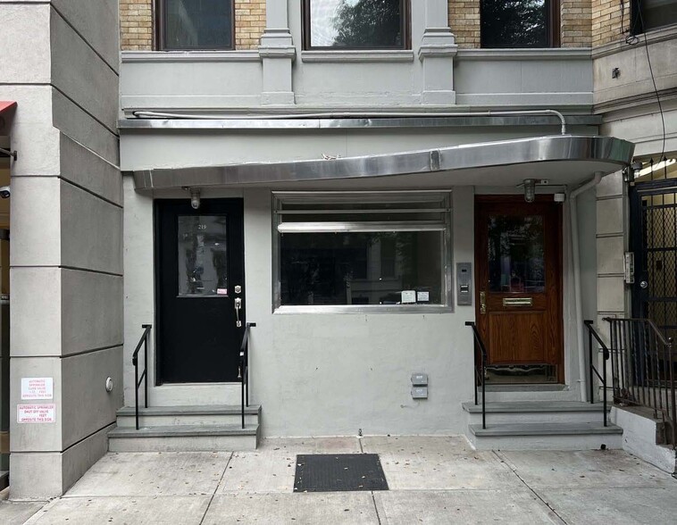 219 W 79th St, New York, NY for lease - Building Photo - Image 1 of 14