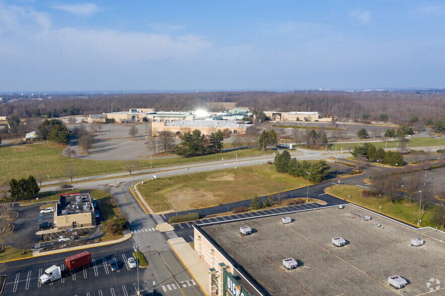 100 Bromley Blvd, Burlington Township, NJ for sale - Building Photo - Image 2 of 4