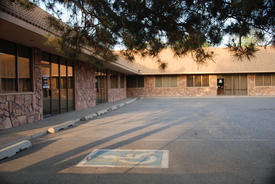 100 N Fruitland St, Kennewick, WA à vendre - Photo du bâtiment - Image 2 de 32