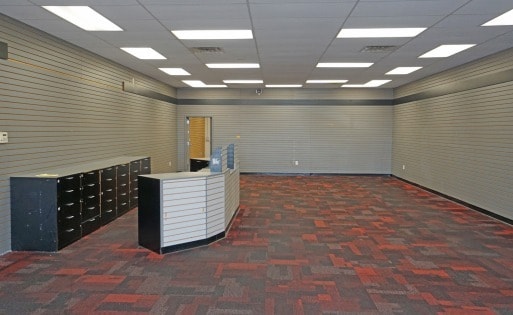 2390 N Diers Ave, Grand Island, NE for lease Interior Photo- Image 1 of 4