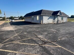 1800 W Pioneer Pky, Arlington, TX à louer Photo intérieure- Image 2 de 26