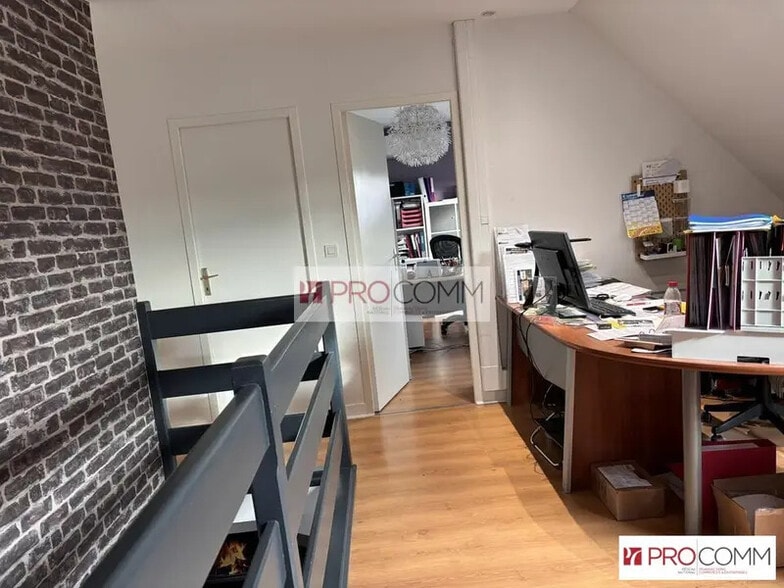 Retail in Luisant for lease - Interior Photo - Image 2 of 7