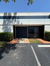 776-858 S Military Trl, Deerfield Beach, FL à louer Photo intérieure- Image 1 de 15