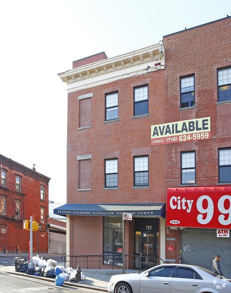 722 Myrtle Ave, Brooklyn, NY à louer - Photo du bâtiment - Image 2 de 8