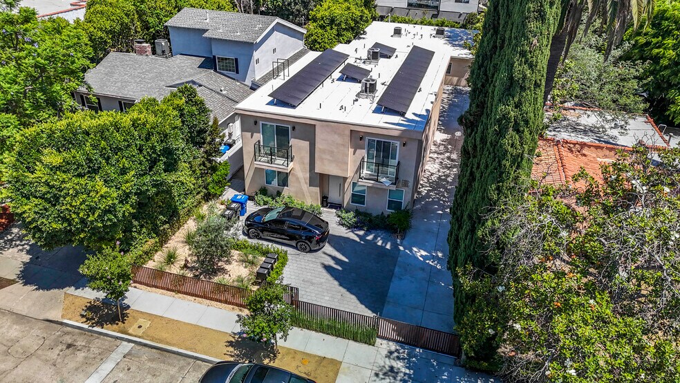 11025 Blix St, North Hollywood, CA à vendre - Photo du bâtiment - Image 3 de 16