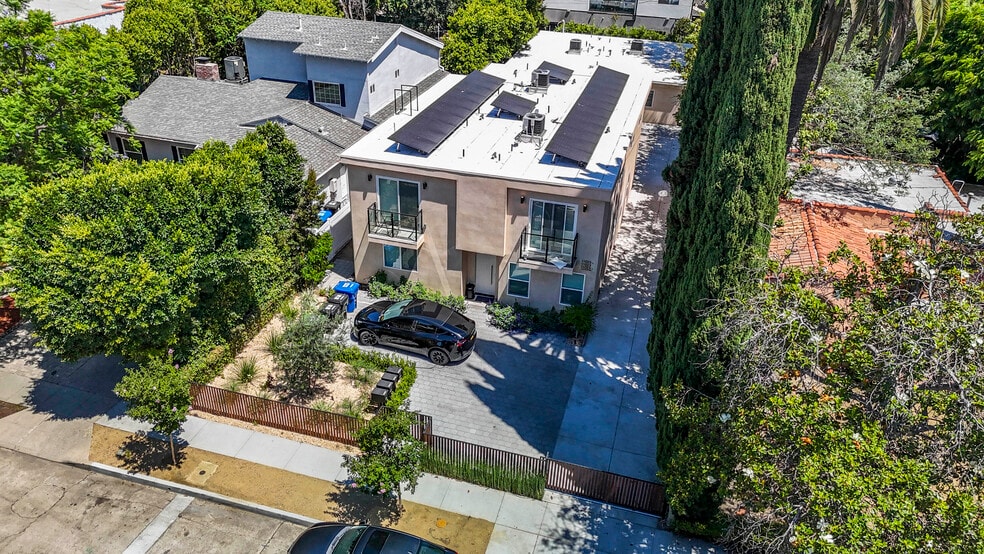 11025 Blix St, North Hollywood, CA à vendre - Photo du bâtiment - Image 3 de 16
