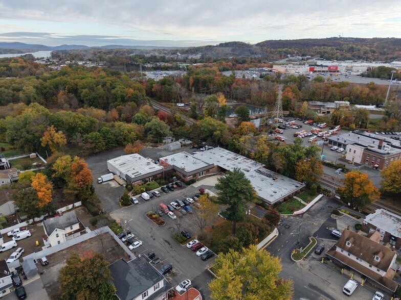 750 W Nyack Rd, West Nyack, NY à louer - Photo du bâtiment - Image 2 de 6