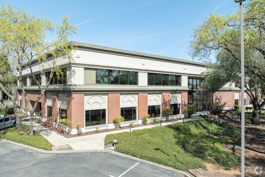 12150 Tributary Point Dr, Gold River, CA à vendre - Photo du bâtiment - Image 1 de 11