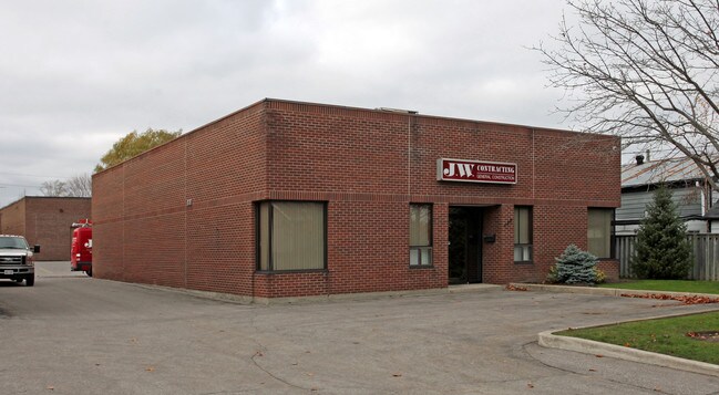Plus de détails pour 630 Euclid St, Whitby, ON - Industriel à louer