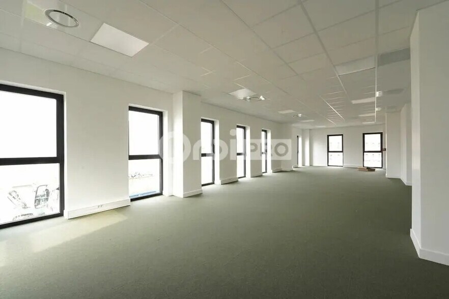 Office in Montluel for sale - Interior Photo - Image 2 of 10