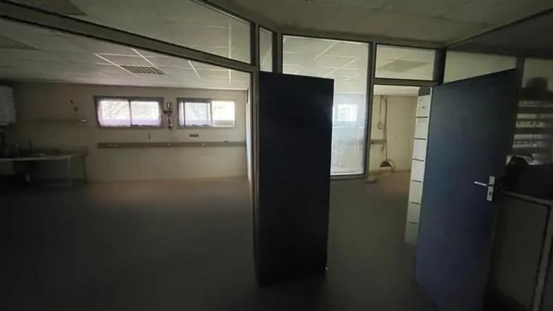 Flex in Romainville for sale - Interior Photo - Image 3 of 5