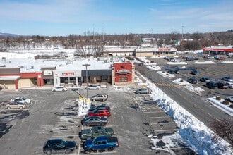 1105-1119 Riverdale St, West Springfield, MA à louer Photo du bâtiment- Image 2 de 8