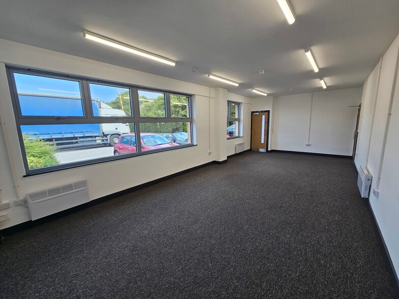 Lynx Cres, Weston Super Mare for lease - Building Photo - Image 2 of 3