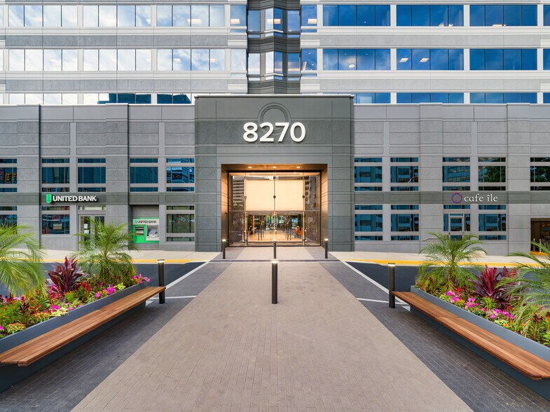 8270 Greensboro Dr, McLean, VA à louer - Photo du bâtiment - Image 2 de 8
