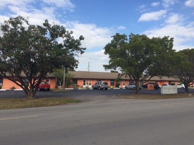 1031 SE 9th St, Cape Coral, FL à vendre Photo principale- Image 1 de 17