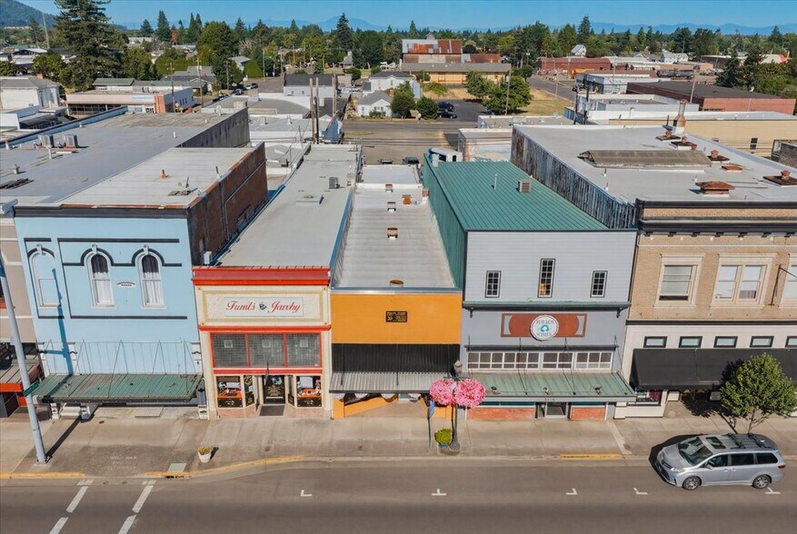 764 S Main St, Lebanon, OR à vendre - Photo du bâtiment - Image 3 de 11