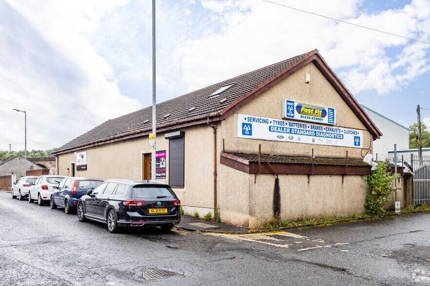 16 Southburn Rd, Airdrie for lease - Primary Photo - Image 1 of 2