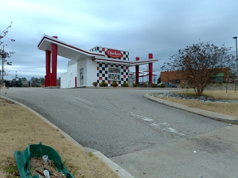 620 Carriage House Dr, Jackson, TN for sale - Primary Photo - Image 1 of 1