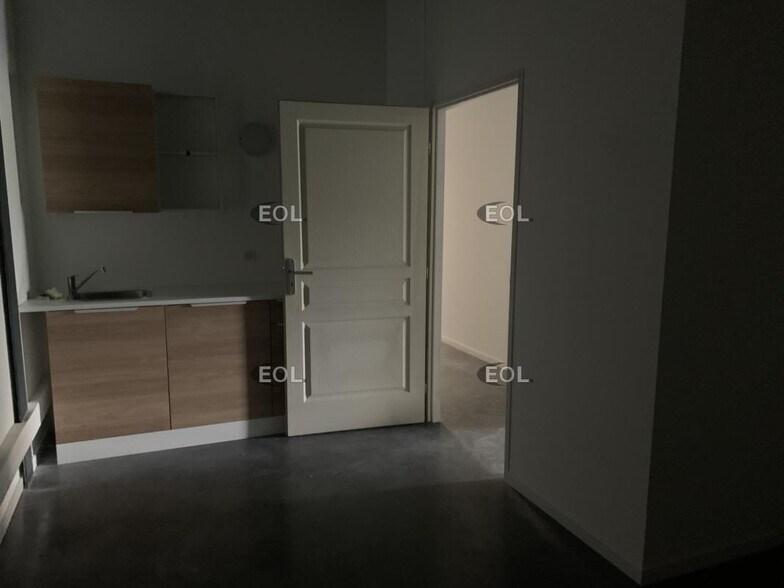 Office in Le Thor for lease - Interior Photo - Image 3 of 5