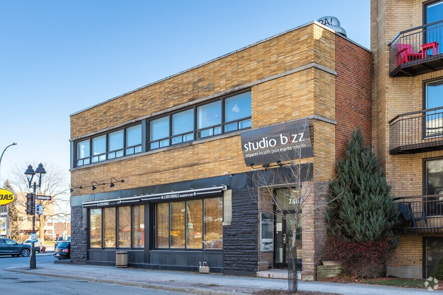 2488-2490 Av du Mont-Royal E, Montréal, QC à louer - Photo du bâtiment - Image 3 de 13