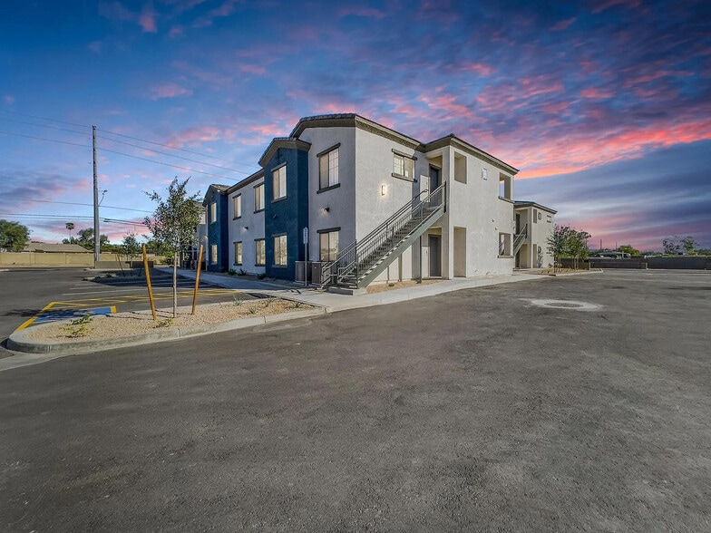 17444 N 32nd Plz, Phoenix, AZ for sale - Primary Photo - Image 1 of 26