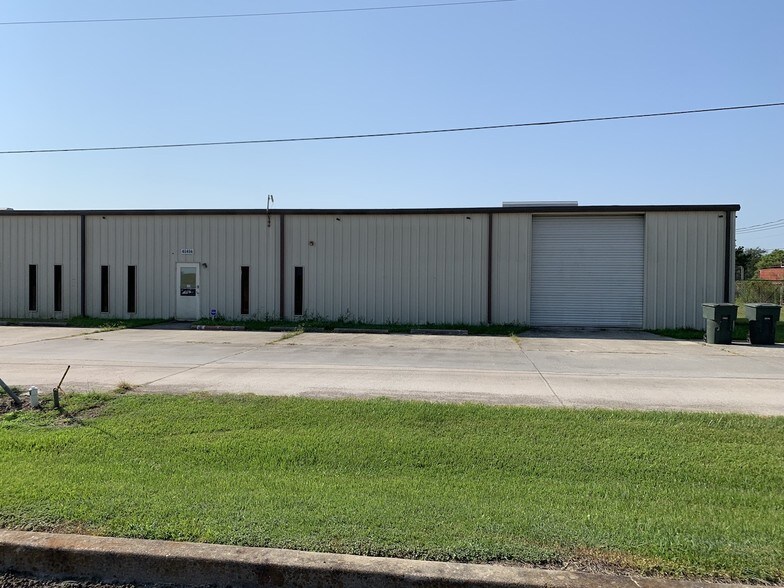 4849 Lafin Rd, Beaumont, TX à louer - Photo du bâtiment - Image 1 de 12