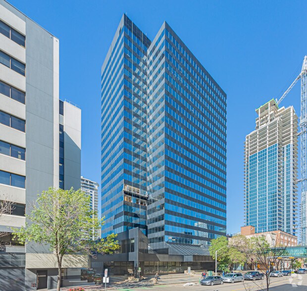 10130 103 St NW, Edmonton, AB à louer - Photo du bâtiment - Image 3 de 13