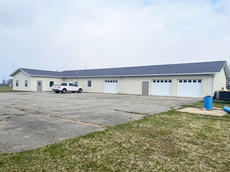 15675 Morris Industrial Dr, Schoolcraft, MI à vendre - Photo du bâtiment - Image 2 de 30
