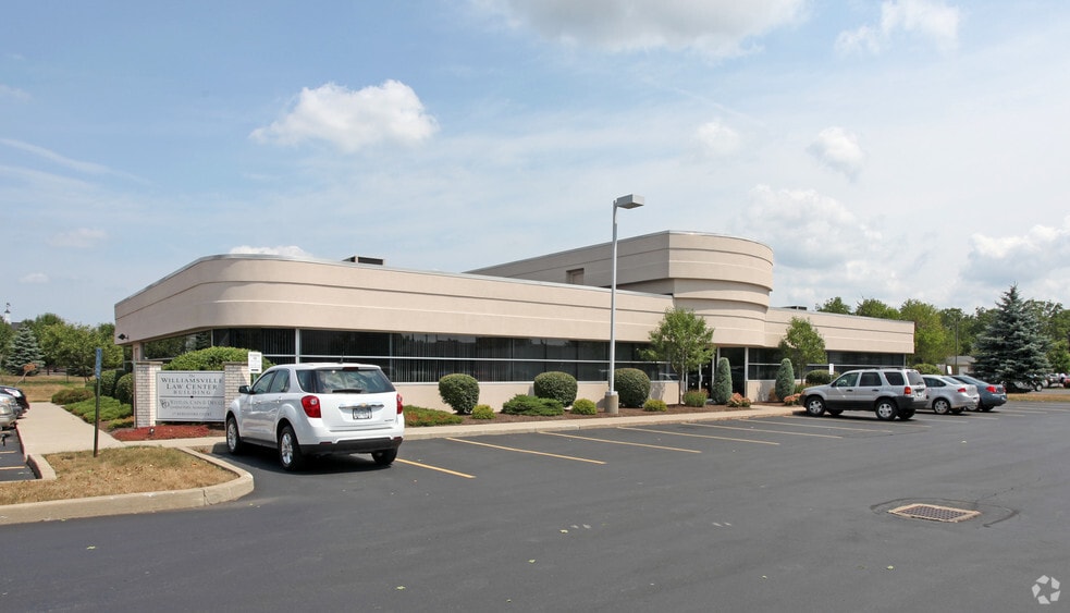 17 Beresford Ct, Amherst, NY à vendre - Photo principale - Image 2 de 10