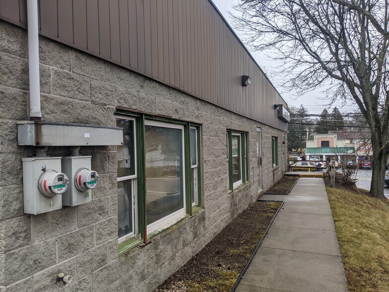 330 Lexington Ave, Mount Kisco, NY for lease - Building Photo - Image 2 of 4