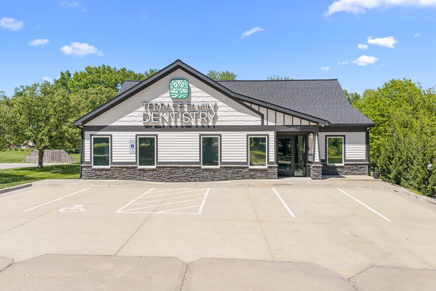 10800 E 77th Ter, Raytown, MO à vendre - Photo du bâtiment - Image 1 de 12