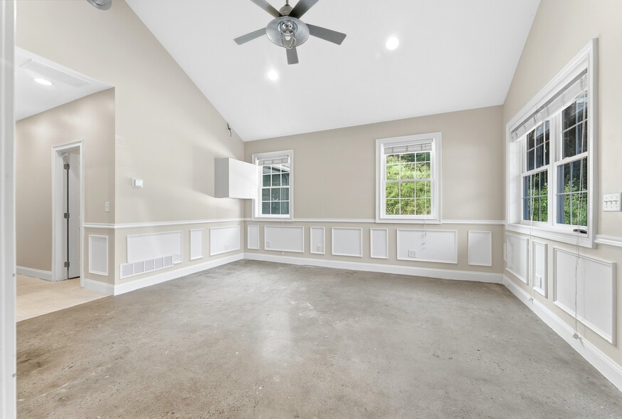 351 Scotts Run Rd, Maidsville, WV for lease - Building Photo - Image 3 of 33