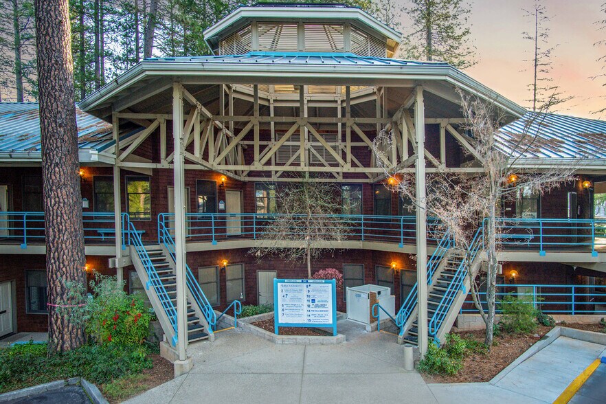 565 Brunswick Rd, Grass Valley, CA à vendre - Photo du bâtiment - Image 2 de 31