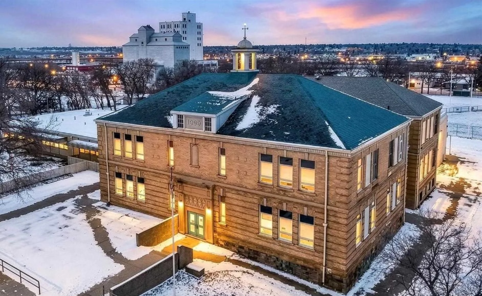 500 Coteau St W, Moose Jaw, SK à vendre - Photo principale - Image 1 de 1