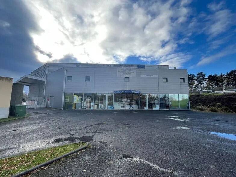 Office in Lormont for lease - Building Photo - Image 1 of 11