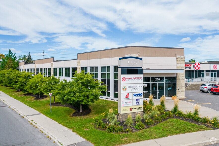 1155 Lola St, Ottawa, ON à louer - Photo du bâtiment - Image 2 de 5