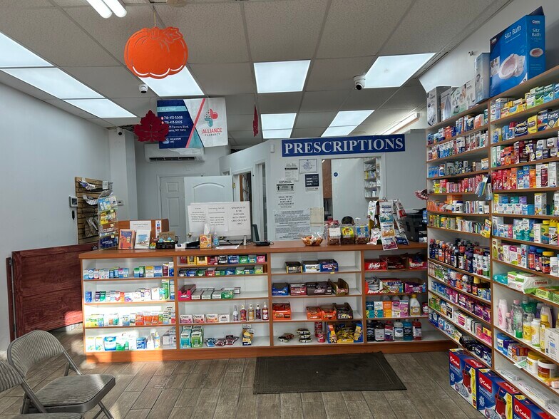 112-21 Farmers Blvd, Saint Albans, NY for sale - Building Photo - Image 3 of 9